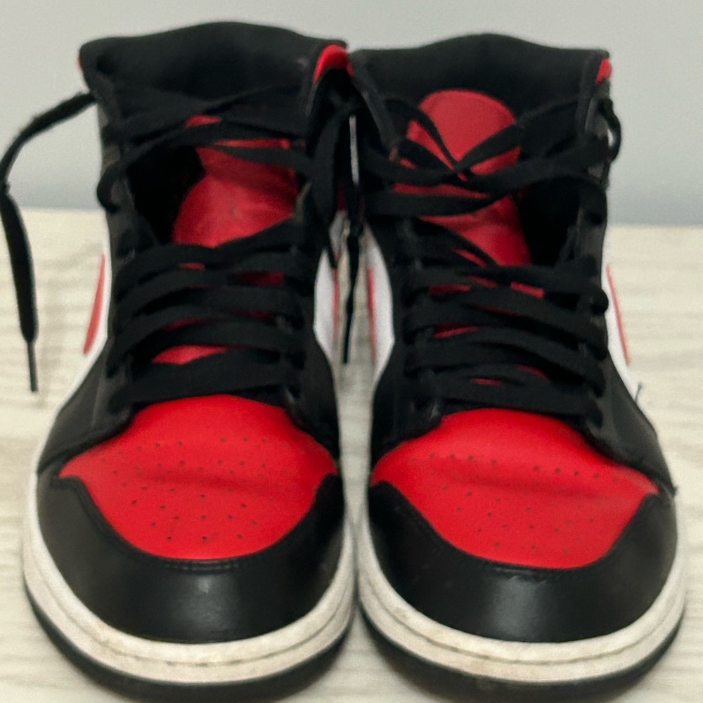jordan 1 mid bred toe
